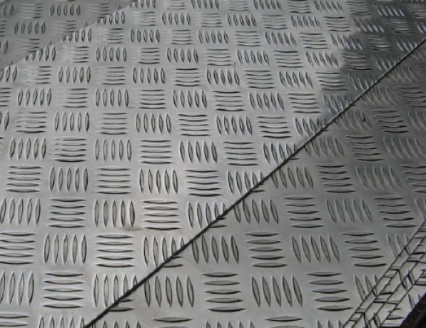 Лист нержавеющий рифленый г/к квинтет ЭИ878 2,5 мм фото